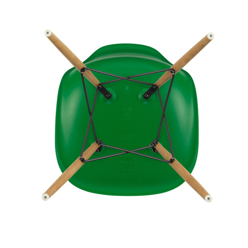 Cadeira Eames em Plástico DSW / Base maple